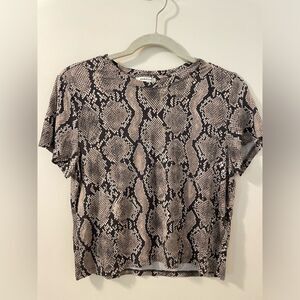 Aritzia Babaton Snake Animal Print Cropped Mobwife Tee Size Large